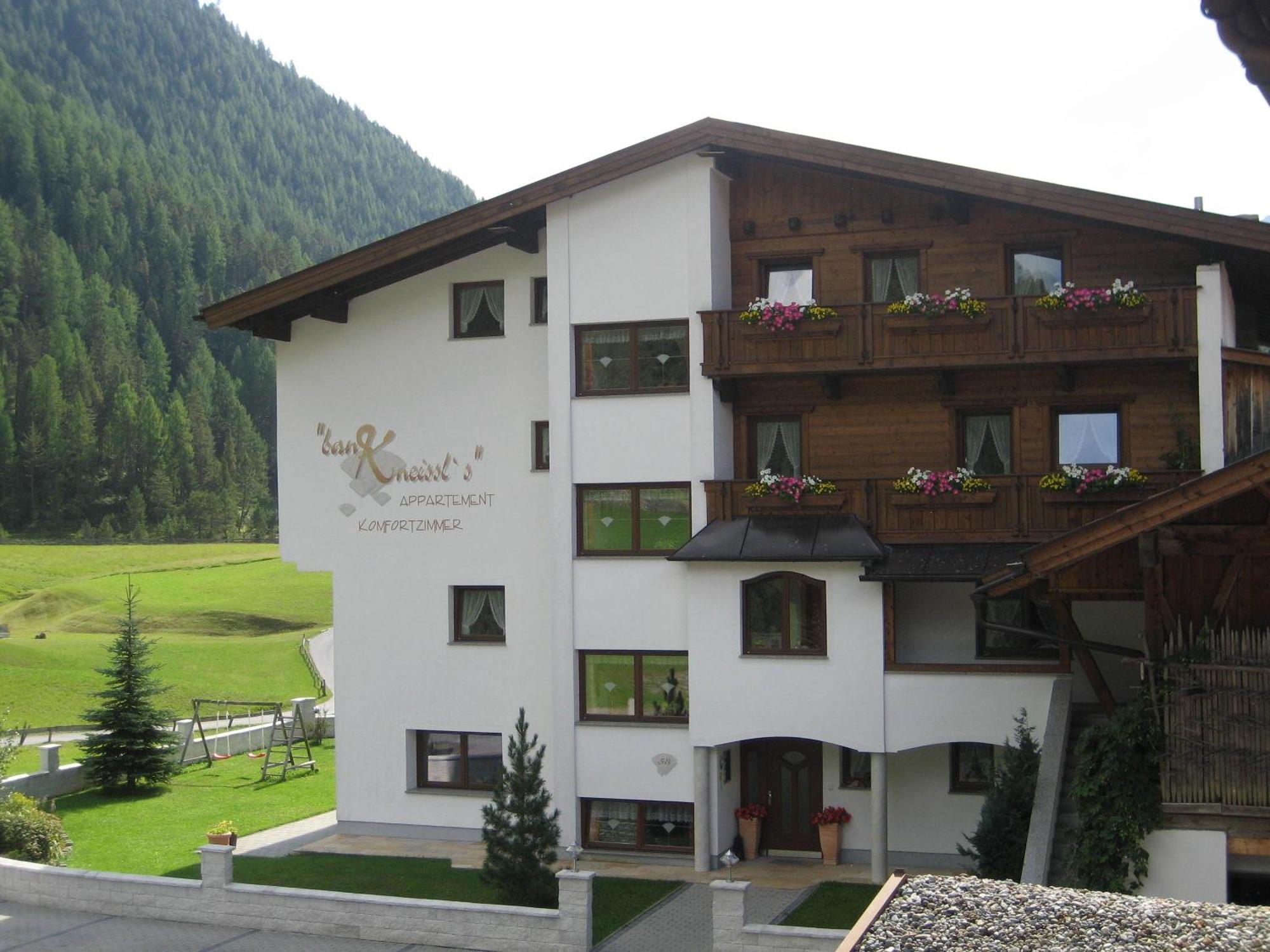 Ban Kneissl's Apartament